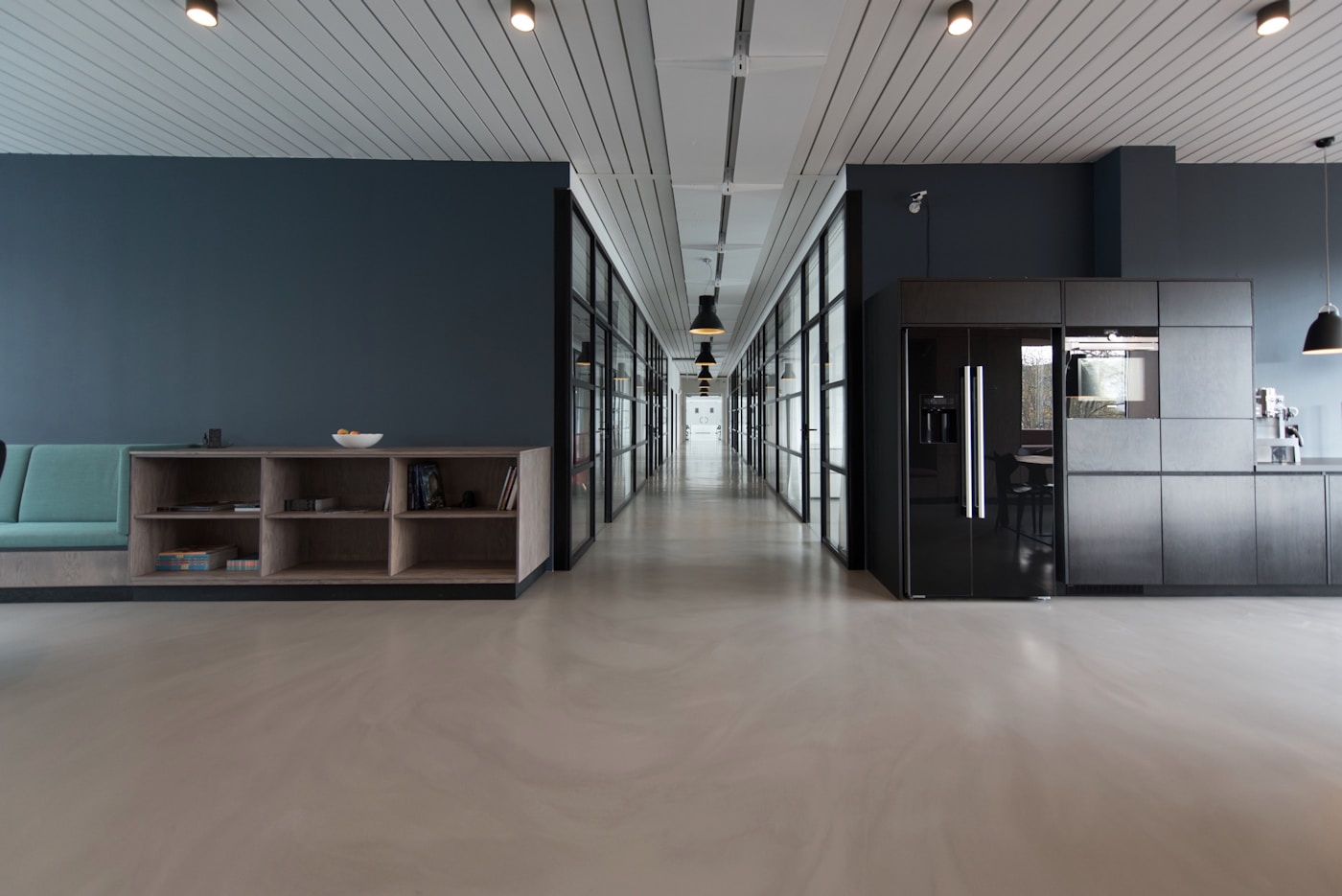 Montreal Peel Street contact location near calibration studio